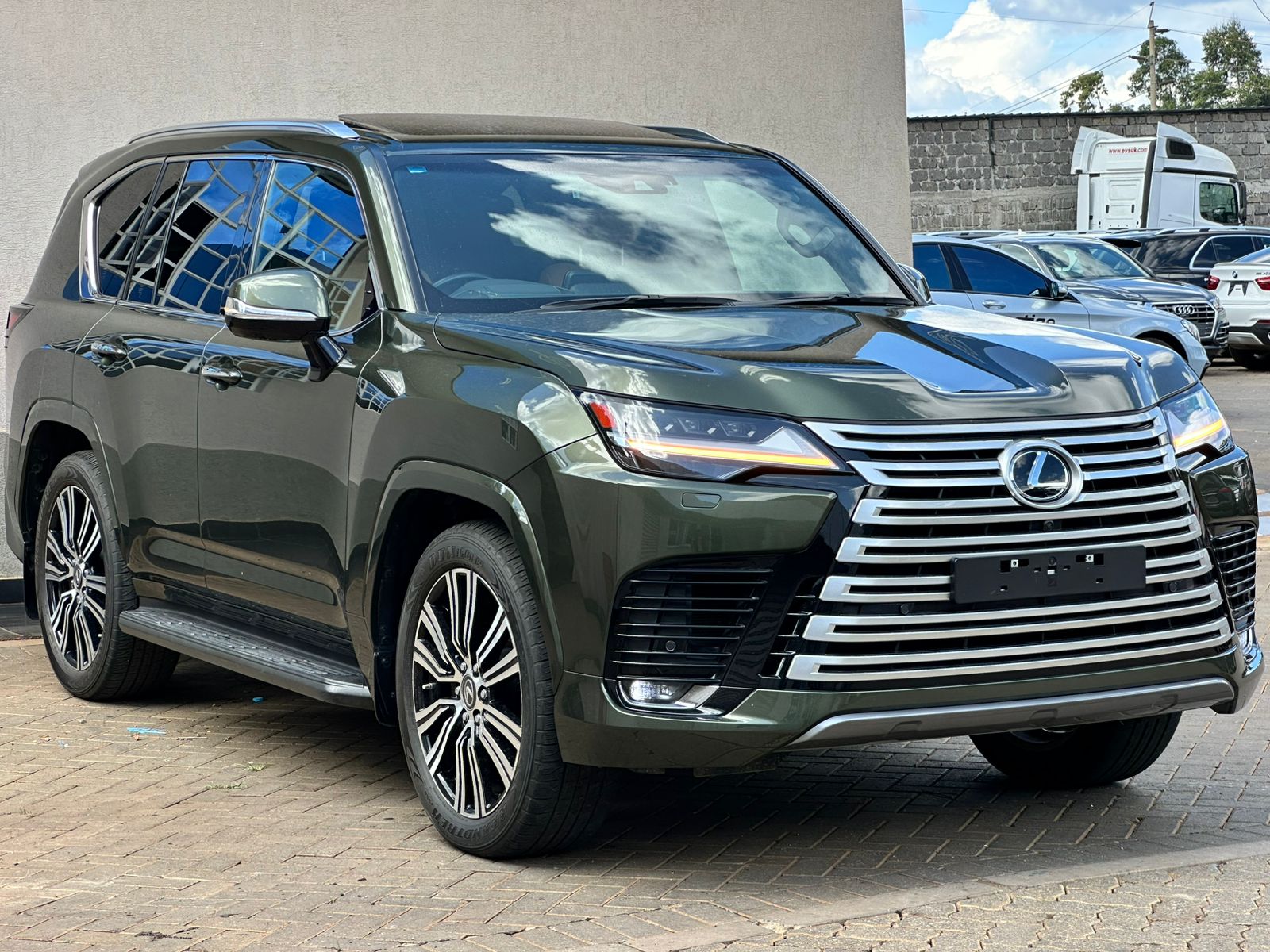 【新品送料込】LESQUE KENYA x HORIZON 7.75” 2021 Lexus LX LX 470 for Sale in Kenya | CarDuka